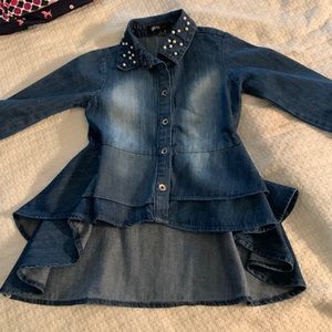 Size 4 denim high low top. Faux pearls on collar.